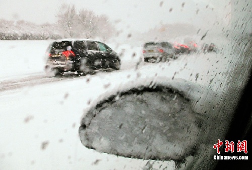 四不像今晚必中一肖八百圖庫,韓國大雪民眾依然聚集不愿離去