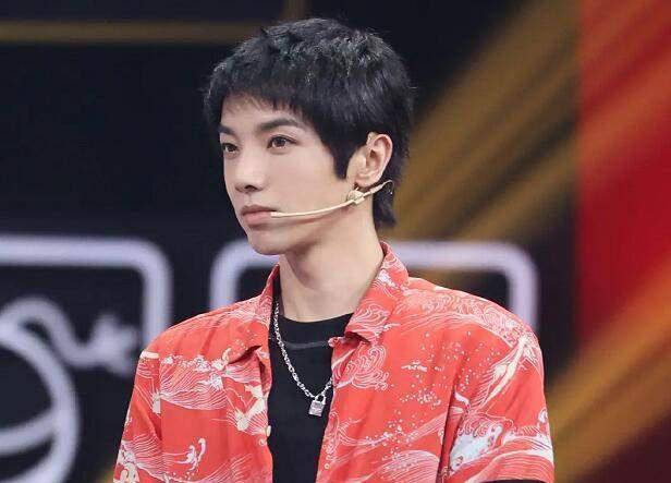 香港今期開(kāi)獎(jiǎng)結(jié)果查詢結(jié)果是什么,爸爸抱著女兒轉(zhuǎn)著轉(zhuǎn)著就長(zhǎng)大了