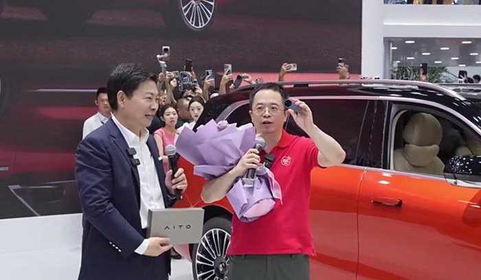 澳門資料必中單雙956圖庫,周鴻祎也準(zhǔn)備送車：想比黃子韜送得貴