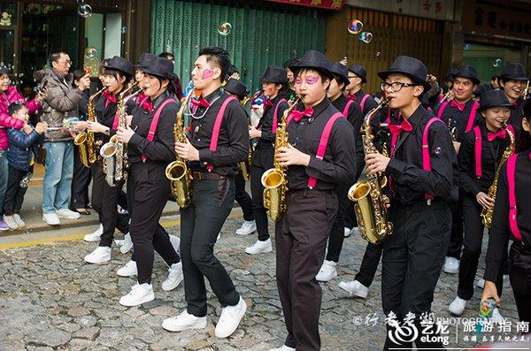 澳門跑馬圖搶彩技巧,這名上尉連長，為何能亮相春晚？