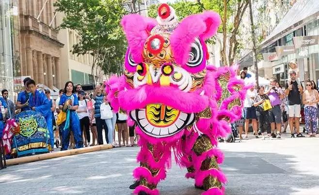 qbe澳大利亞保險(xiǎn)公司,賽博舞獅！機(jī)器狗換裝進(jìn)軍舞獅界