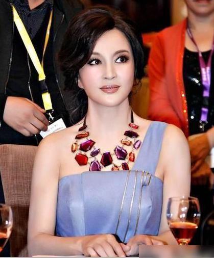 今晚開什么澳門獎八百圖庫,劉曉慶“認證”自己有8個男朋友